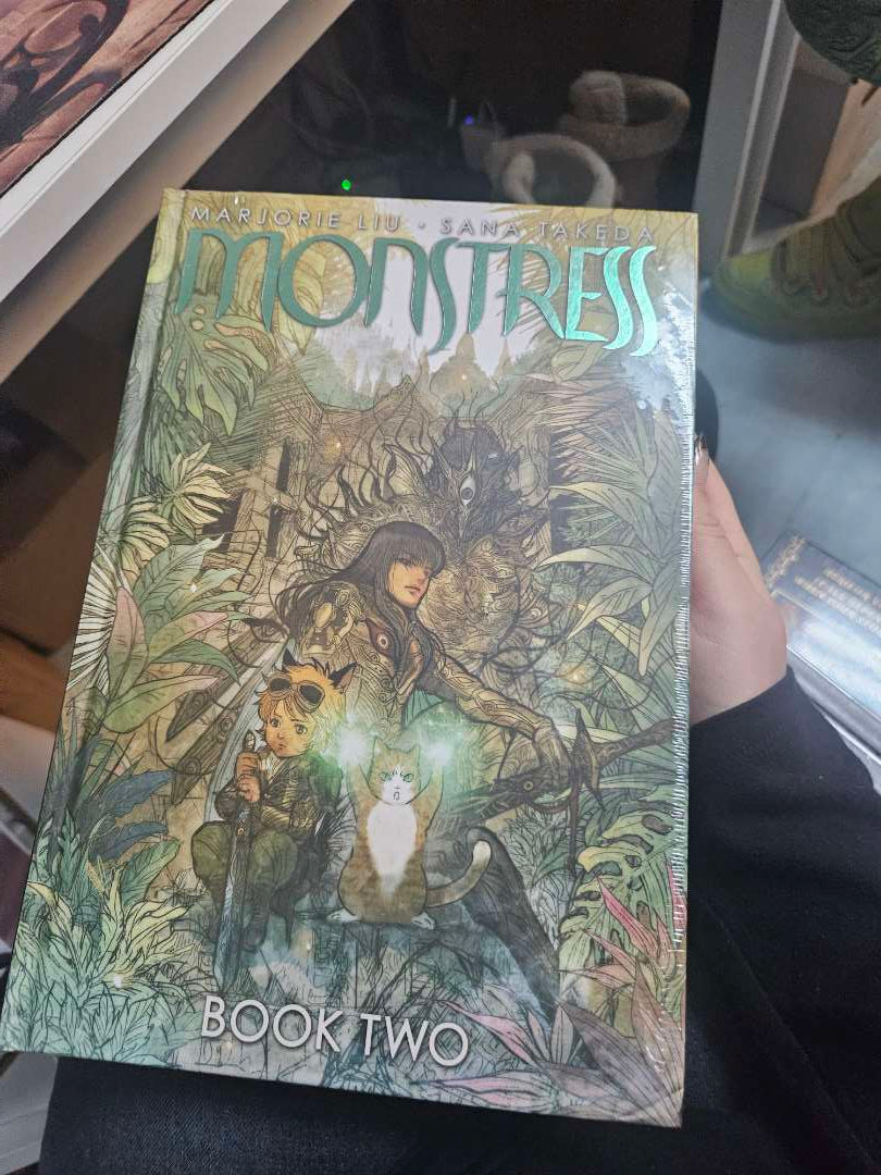 Monstress HC Vol 02 (Mature) DAMAGED | BD Cosmos