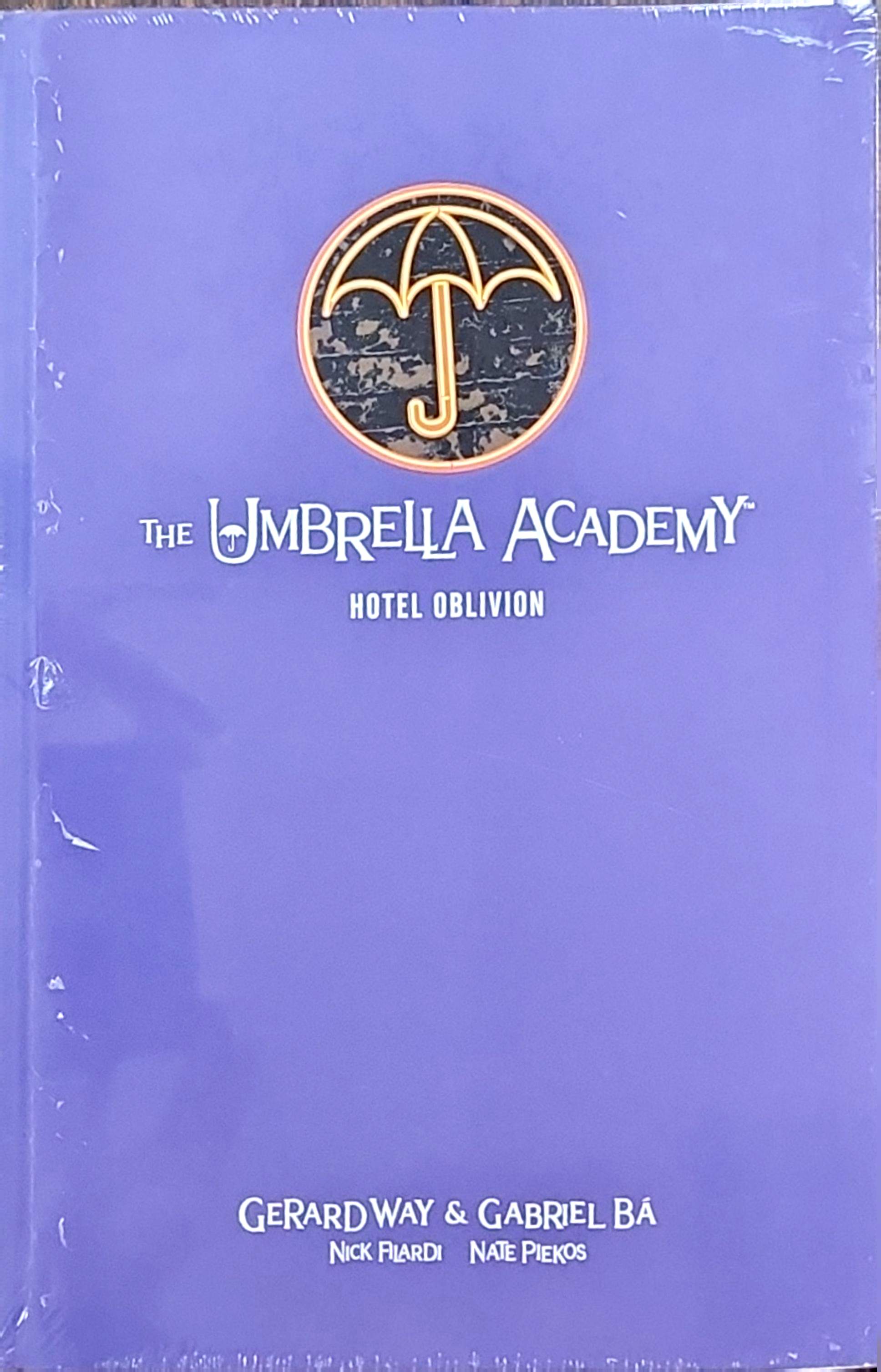Umbrella Academy Library Edition Hardcover Vol 03 Hotel Oblivion - DAMAGED | BD Cosmos