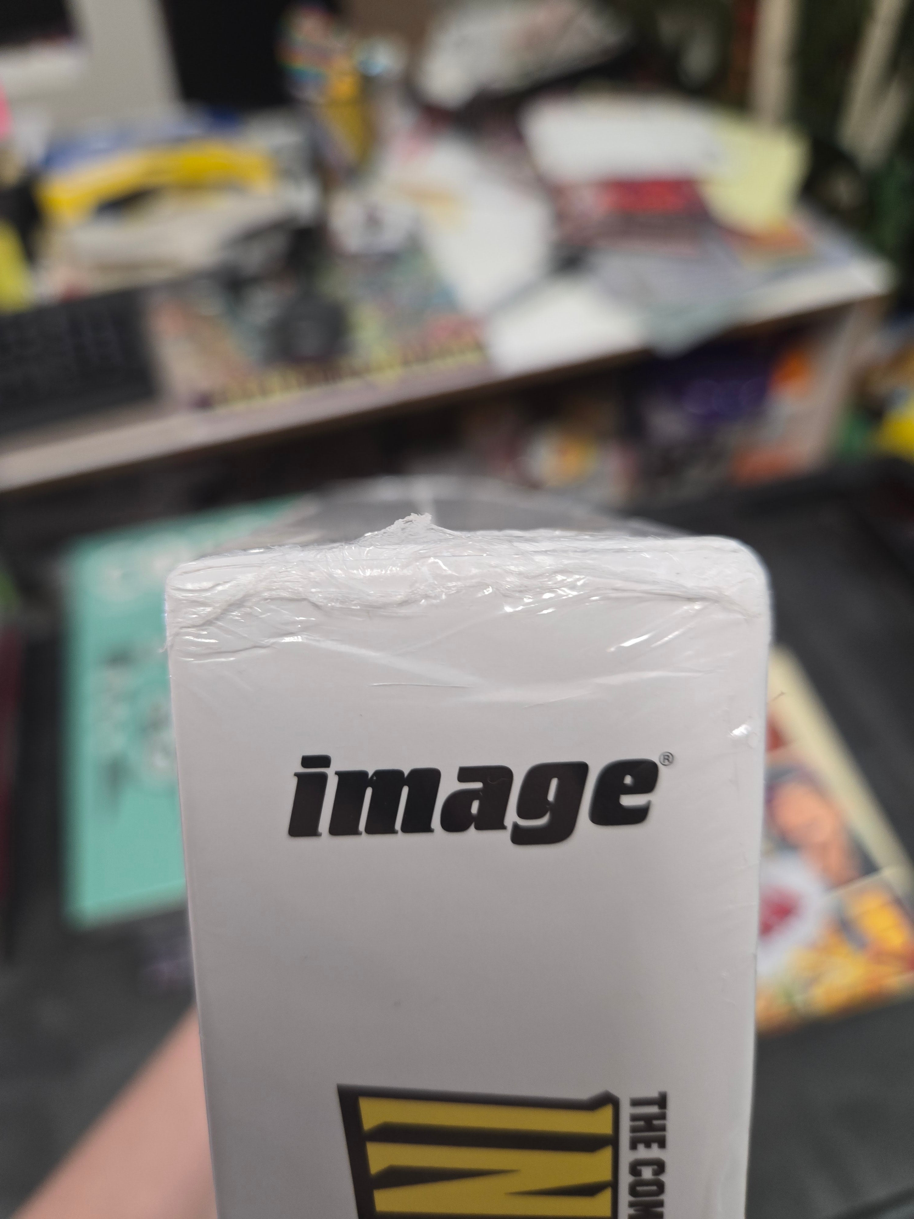 Invincible Complete Library Hardcover Vol 01 (New Printing) -DAMAGED | BD Cosmos