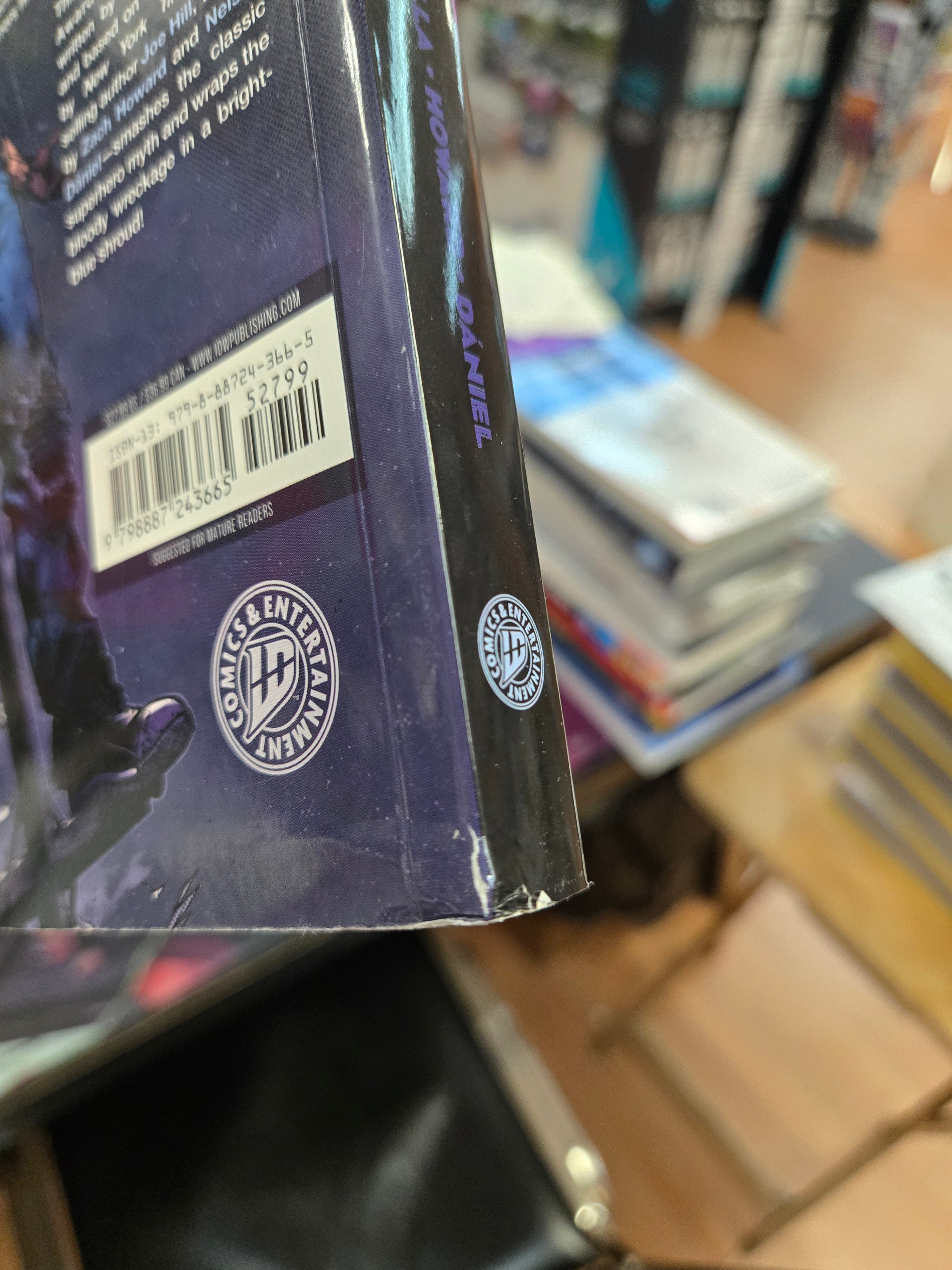 The Cape Omnibus -DAMAGED | BD Cosmos