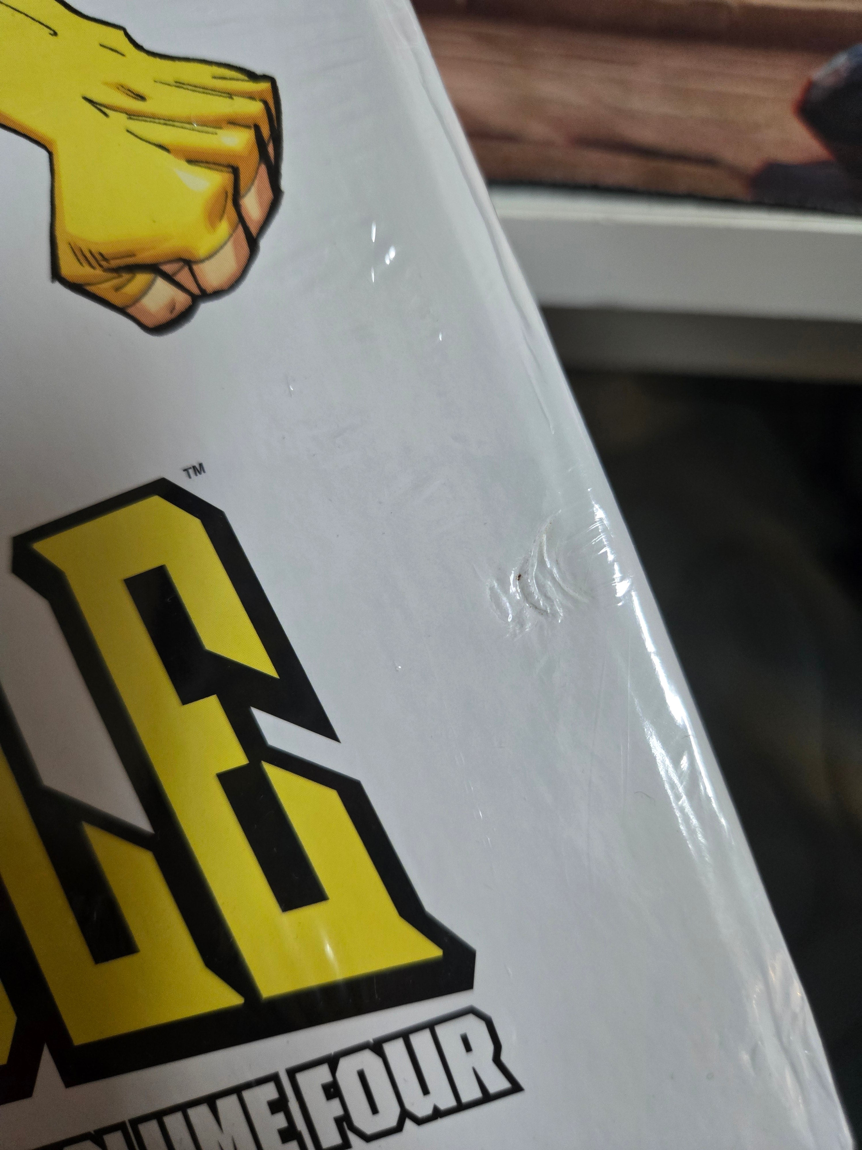 Invincible Complete Library Vol. 04 (New Printing) -DAMAGED | BD Cosmos