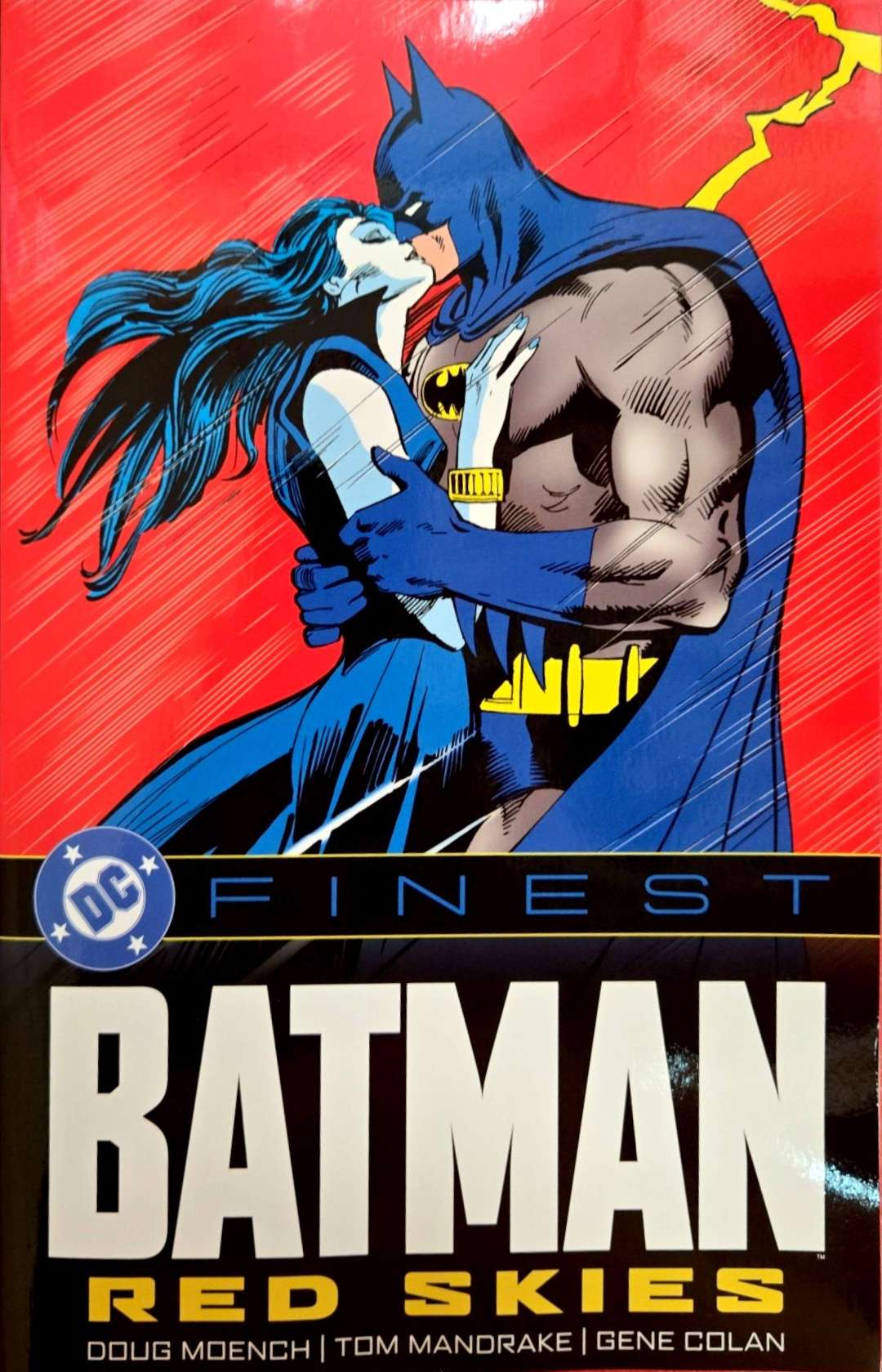 DC Finest: Batman: Red Skies (DAMAGED) | BD Cosmos