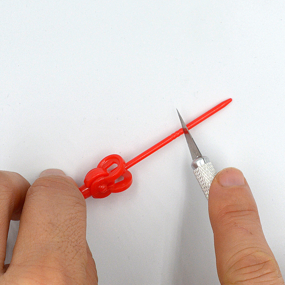 AK INTERACTIVE: HOLDING PINS FOR AK9565 HANDLE SUPPORT | BD Cosmos