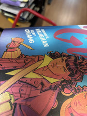Paper Girls Backpack Ed. TPB Vol. 01 DM Chiang Cover - DAMAGED | BD Cosmos