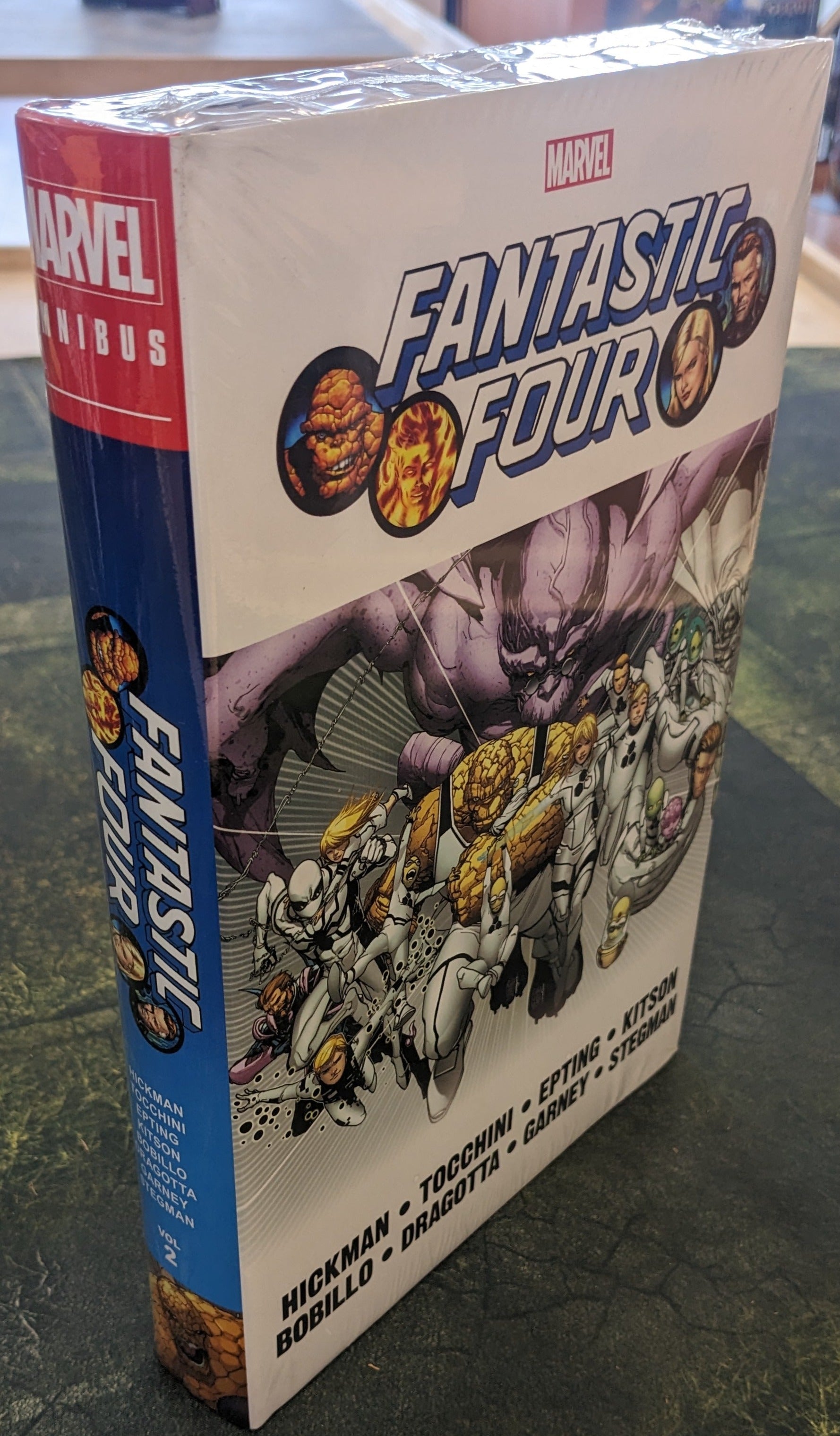 Fantastic Four By Hickman Omnibus Hardcover Volume 02 Direct Market Variant Nouvelle impression - Dinged Corner | BD Cosmos