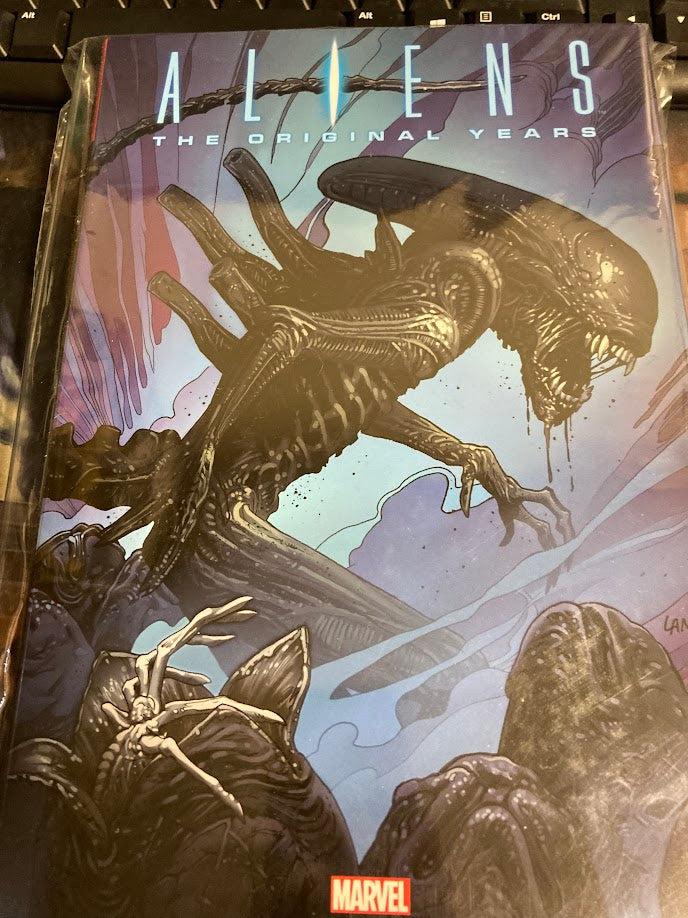 ALIENS OMNIBUS HC VOLUME 01 LAND COVER - USED | BD Cosmos