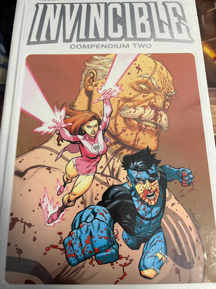 Invincible Compendium Hardcover Vol2 - Damaged | BD Cosmos
