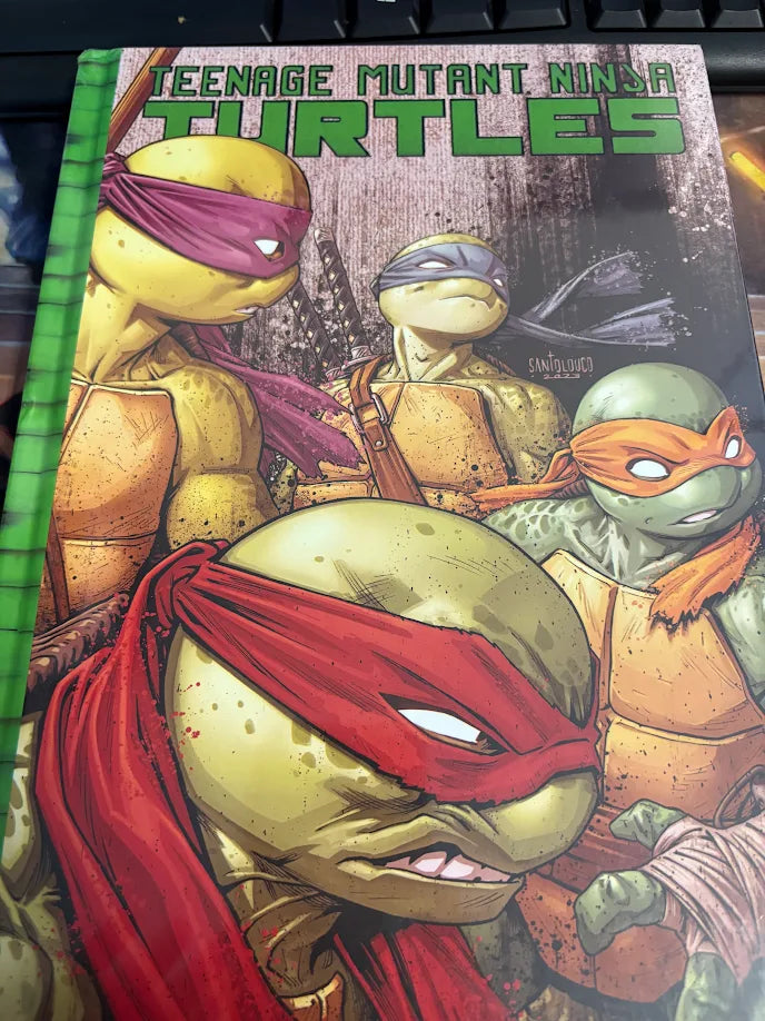 Teenage Mutant Ninja Turtles: IDW Sourcebook - DAMAGED | BD Cosmos