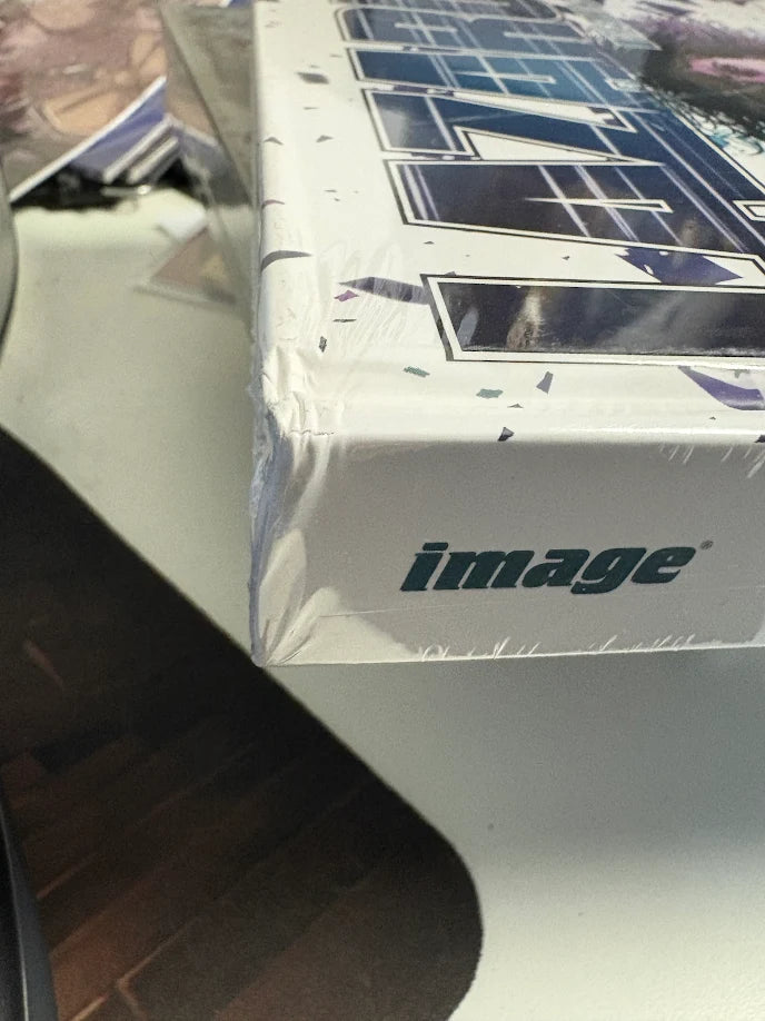 Lazarus Hardcover Vol04 - Crushed Corners | BD Cosmos