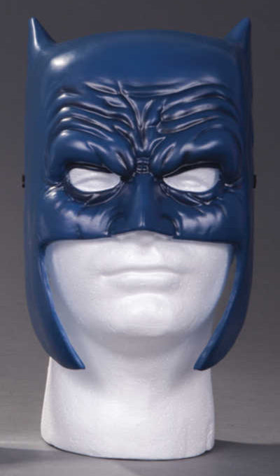 Batman Dark Knight Returns Book & Mask Set | BD Cosmos