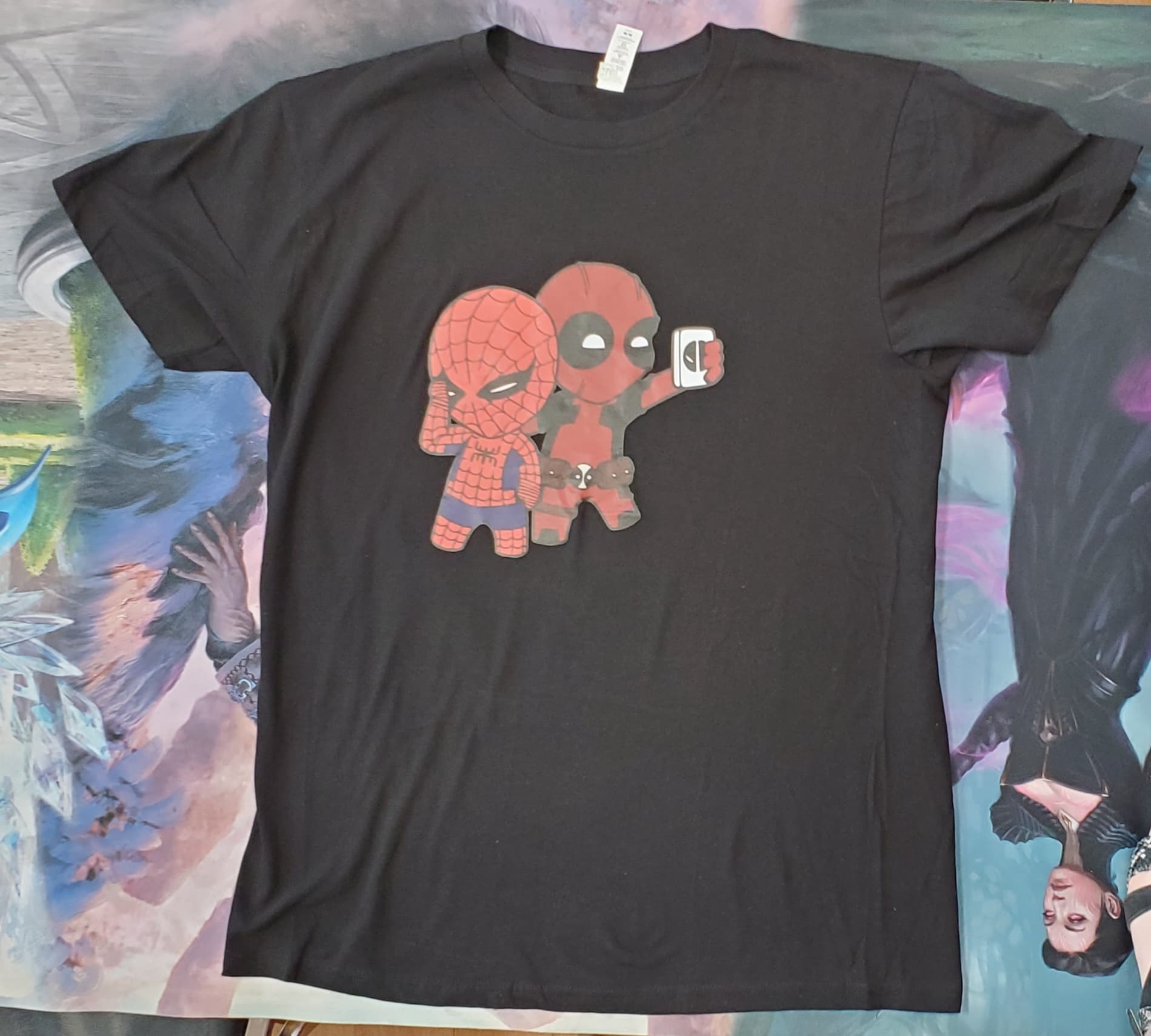 T-SHIRT DEADPOOL SPIDER-MAN CHIBI | BD Cosmos